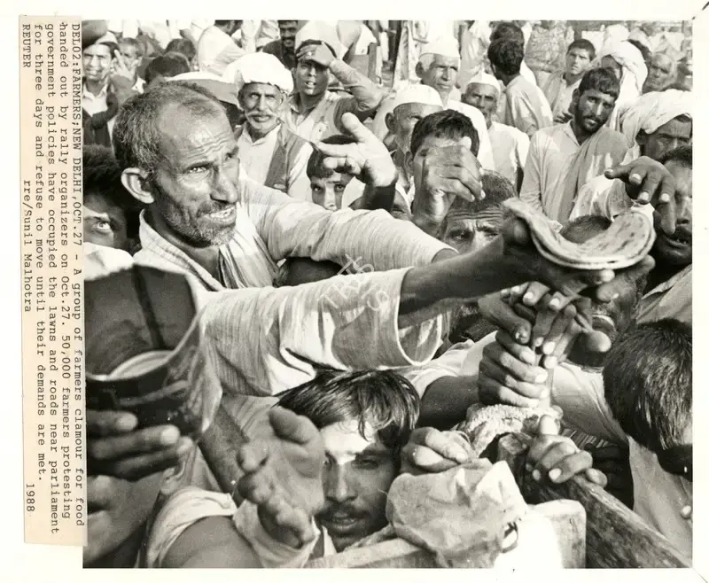Sunil Malhotra (Photographer), Del02: Farmers; New Delhi, Oct. 27, 1988, Contemporary Photograph