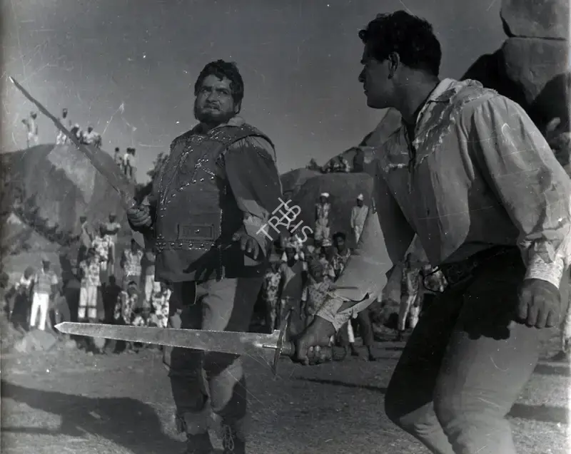 Raj Kumar Kohli (Producer), Lootera, 1965, Photographic Still
