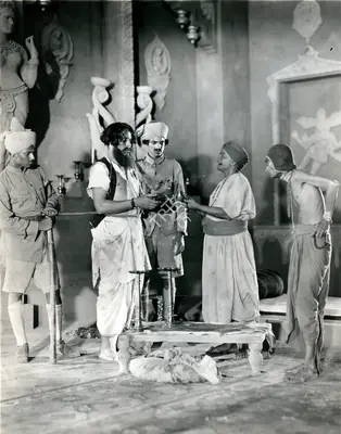 Moti B. Gidwani (Director), Gulam Daku, 1936, Photographic Still