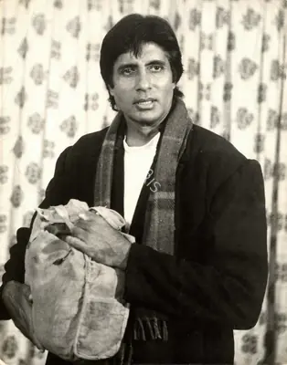 Anand, Tinnu (Director), Main Azaad Hoon, 1989 | Photographic Still | CinemaEducation | 00809077