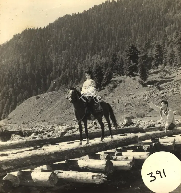 G. Singh (Cinematographer), Arzoo, 1965, Photographic Still