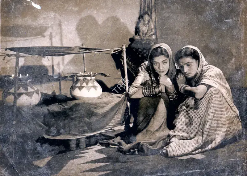 Taru Dutt (Cinematographer), Paisa, 1957, Photographic Still