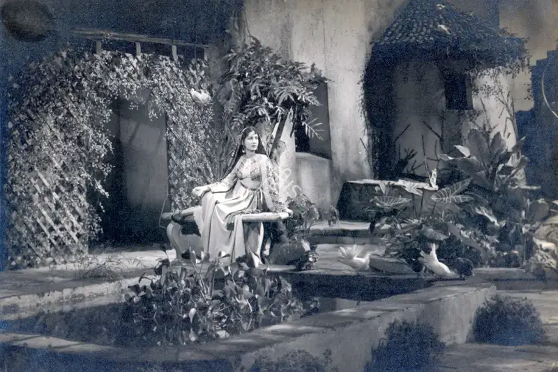 Dilip Gupta (Cinematographer), Yahudi, 1958, Photographic Still