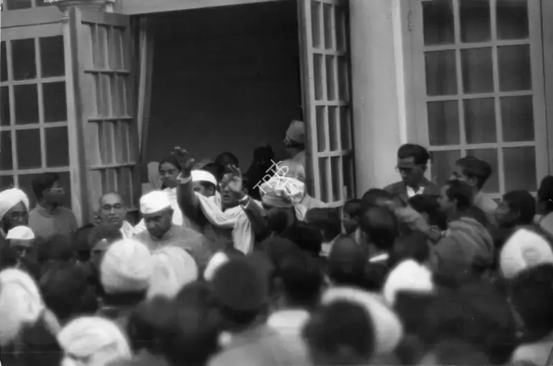 Henri Cartier-Bresson (Photographer), Pacifying the crowds at Birla House on 30 January 1948, 1948, Contemporary Photograph