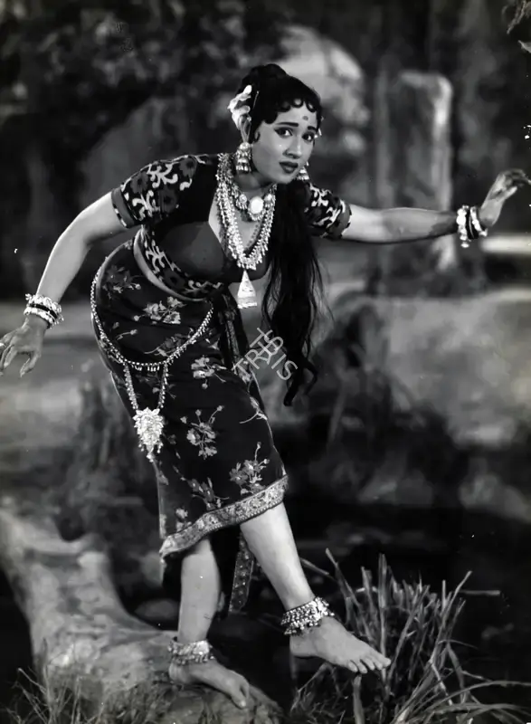 Radhu Karmakar (Cinematographer), Jis Desh Men Ganga Behti Hai, 1960, Photographic Still