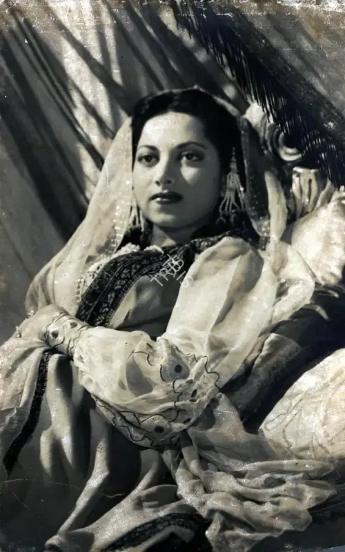 D.D. Kashyap (Producer), Shama Parwana, 1954, Photographic Still