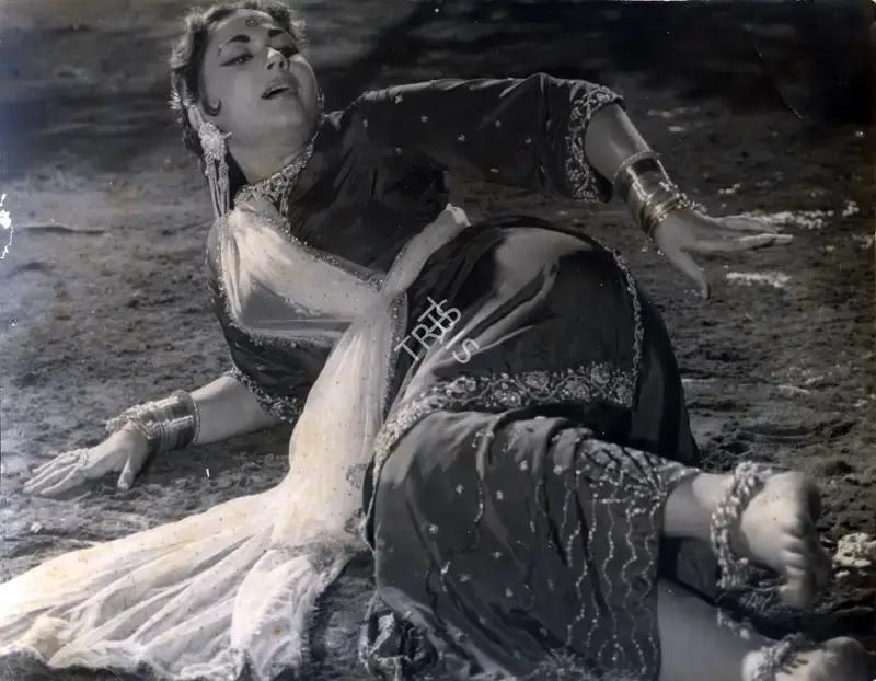 Ranjodh Thakur (Cinematographer), Chand, 1959, Photographic Still