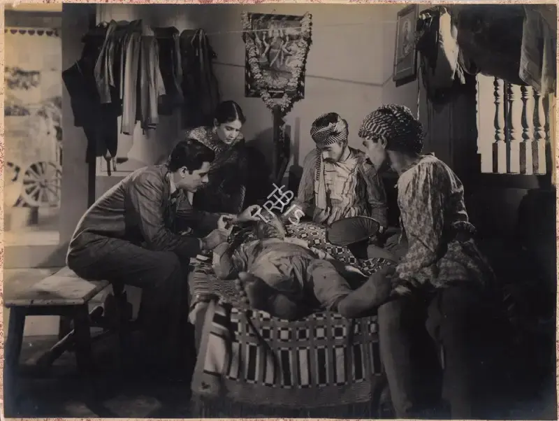 Kumar (Director), Aap Biti, 1948, Photographic Still