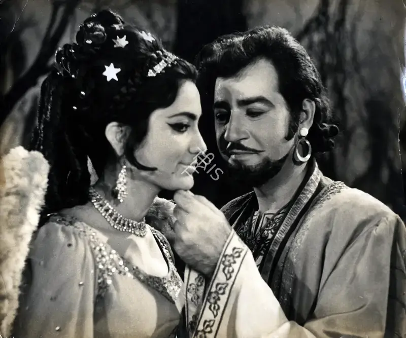 Anant Wadadeker (Cinematographer), Saat Sawal, 1971, Photographic Still