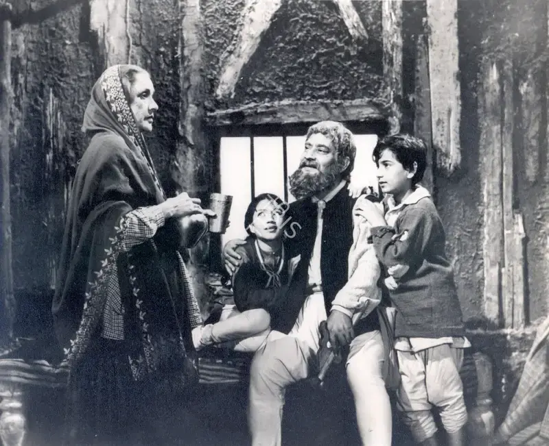 Dwarka Divecha (Cinematographer), Do Phool, 1958, Photographic Still