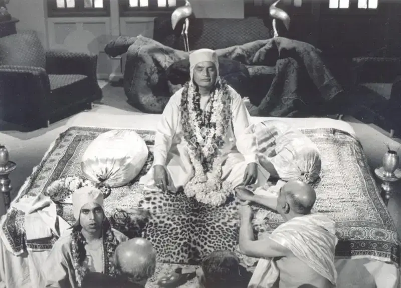 Satyajit Ray (Director), Ka Purush Maha Purush, 1965, Photographic Still