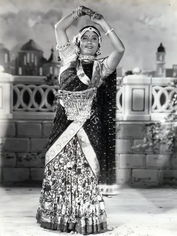 Moti B. Gidwani (Director), Do Aurate, 1937, Photographic Still