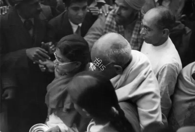 Henri Cartier-Bresson (Photographer), Passing through the crowds, 29 January 1948, 1948, Contemporary Photograph
