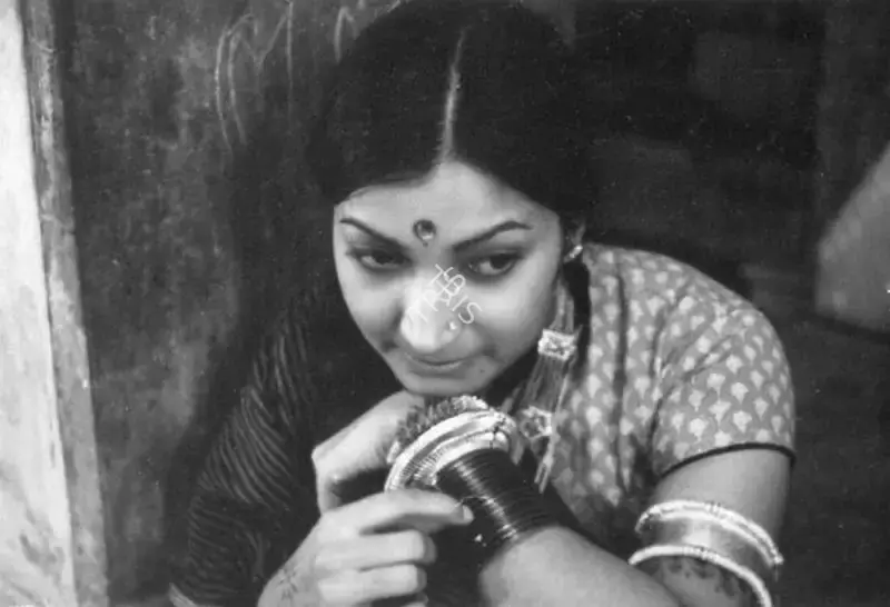 K K Mahajan (Cinematographer), Ek Adhuri Kahani, 1971, Photographic Still