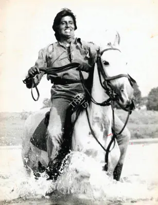 Desai, Manmohan (Producer), Mard, 1985 | Photographic Still | CinemaEducation | 00762302