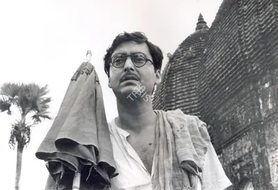 Soumendu Roy (Cinematographer), Ashani Sanket, 1973, Photographic Still