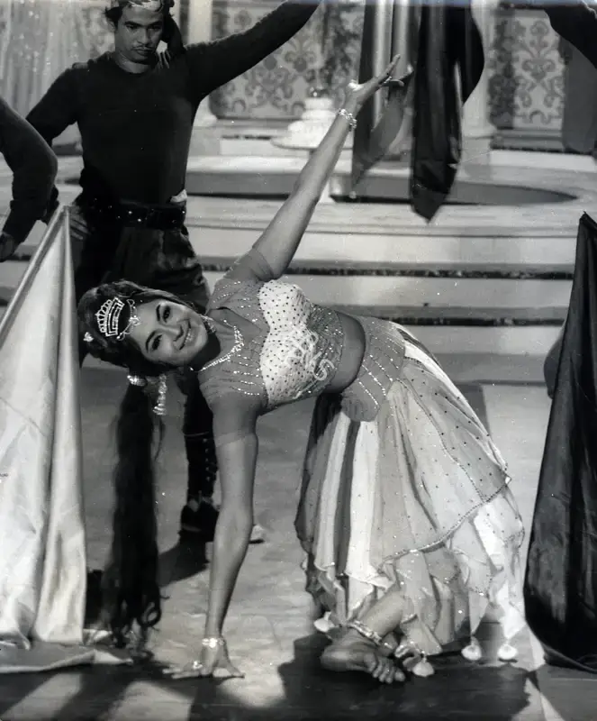 Raj Kumar Kohli (Producer), Lootera, 1965, Photographic Still