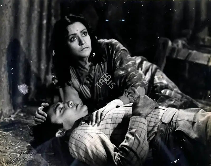 Gyan Mukherjee (Director), Chal Chal Re Naujawan, 1944, Photographic Still