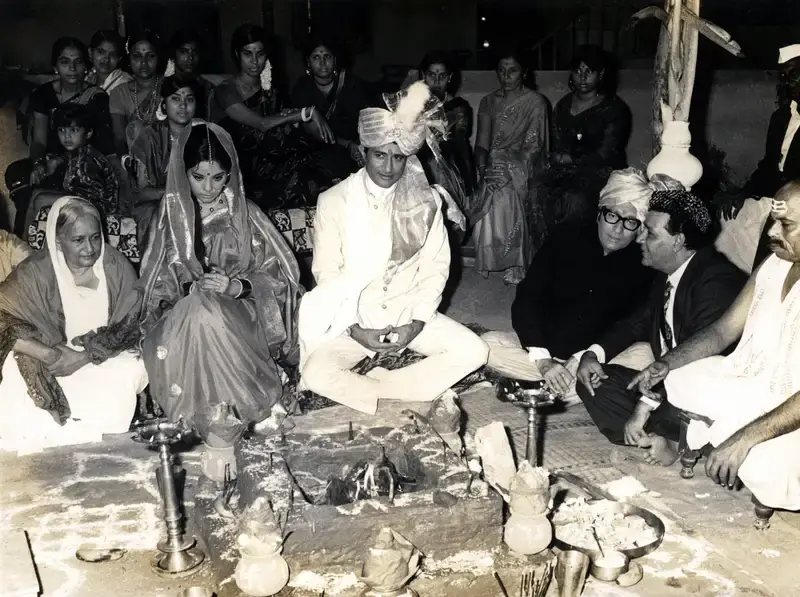 V. Ratra (Cinematographer), Tere Mere Sapne, 1971, Photographic Still