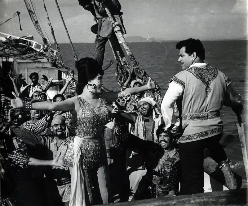Raj Kumar Kohli (Producer), Lootera, 1965, Photographic Still