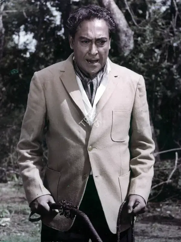 Vasant Joglekar (Producer), Ek Kali Muskayee, 1968, Photographic Still