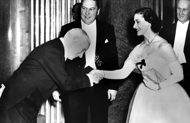 Unknown (Photographer). Charlie Chaplin being knighted by Queen Elizabeth | Photographic Still | CinemaEducation | 00440376