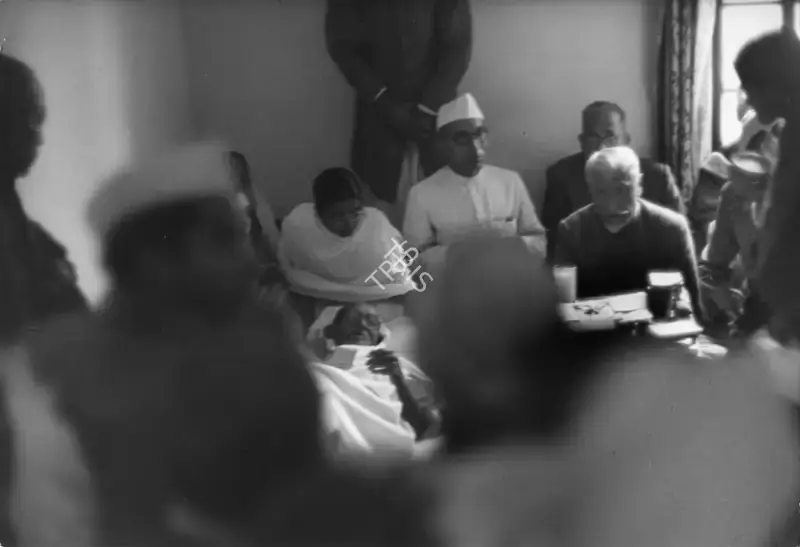 Henri Cartier-Bresson (Photographer), The last day of the last fast, Birla House, 18 January 1948, 1948, Contemporary Photograph