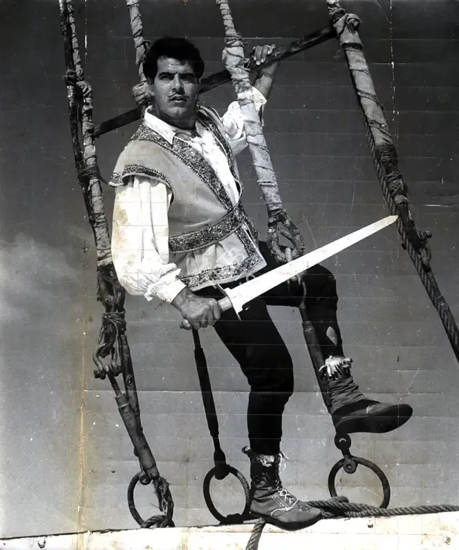 Raj Kumar Kohli (Producer), Lootera, 1965, Photographic Still