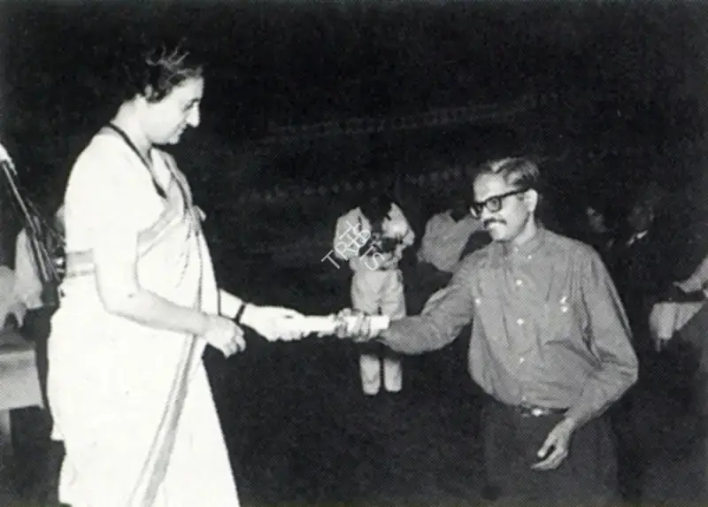 Unknown (Photographer), Bhupen Khakhar receiving award from Mrs.Gandhi, I Triennale, 1968, Contemporary Photograph
