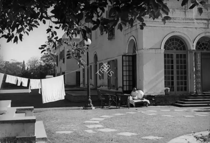 Henri Cartier-Bresson (Photographer), In the garden at Birla House the morning before the tragedy, 30 January 1948 , 1948, Contemporary Photograph