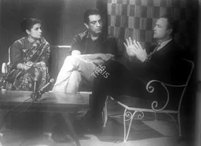 Unknown (Photographer). Ray and Marlon Brando in conversation with Amita Mallik, for Doordarshan. | Contemporary Photograph | CinemaEducation | 00724406