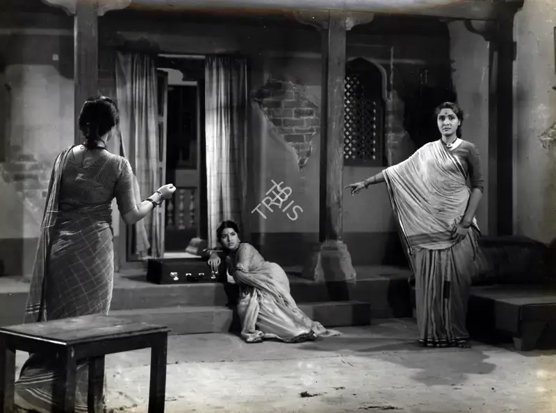 Sohrab Modi (Producer), Mera Ghar Mere Bachchay, 1960, Photographic Still