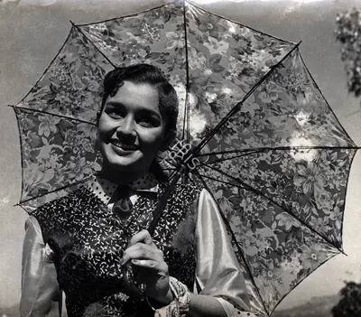 Dilip Gupta (Cinematographer), Dil Deke Dekho, 1959, Photographic Still