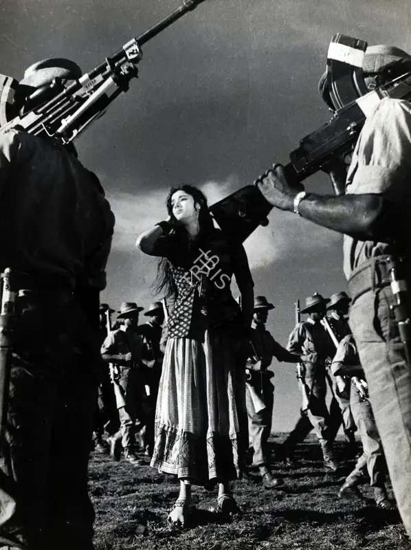 Radhu Karmakar (Cinematographer), Jis Desh Men Ganga Behti Hai, 1960, Photographic Still