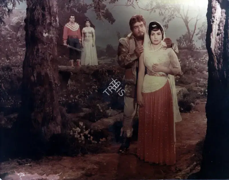 Raj Kumar Kohli (Producer), Lootera, 1965, Photographic Still