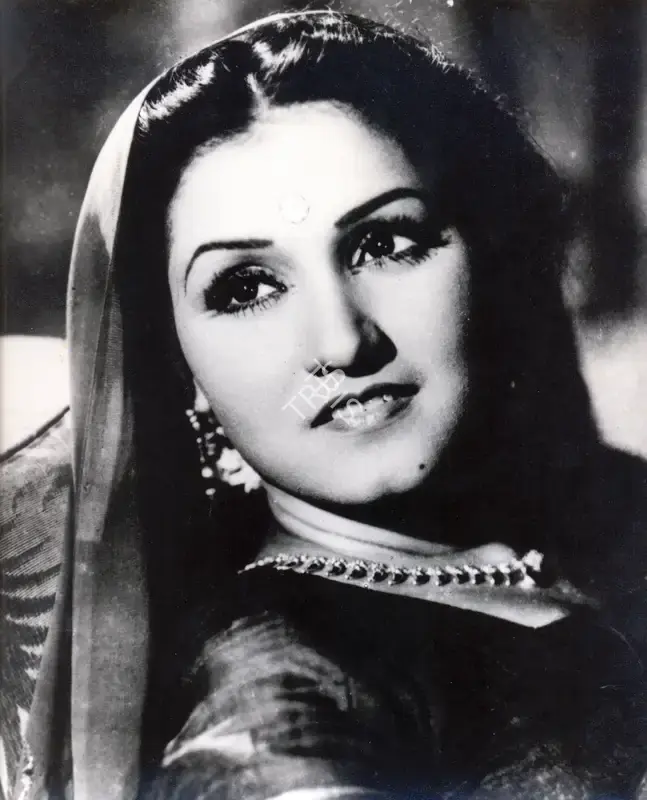 Faredoon A. Irani (Cinematographer), Anmol Ghadi, 1946, Photographic Still