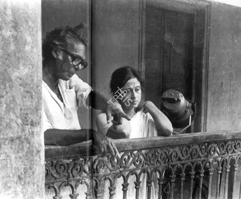 Chakraborty, Dhiresh Kumar (Producer), Akaler Shandhaney, 1981 | Working Still | CinemaEducation | 00553884