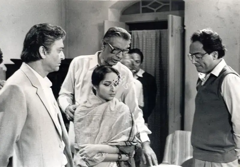 Nemai Ghosh (Still Photographer), Ganashatru, 1990, Working Still