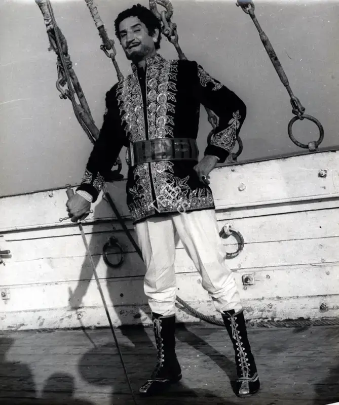 Raj Kumar Kohli (Producer), Lootera, 1965, Photographic Still
