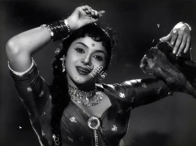 Radhu Karmakar (Cinematographer), Jis Desh Men Ganga Behti Hai, 1960, Photographic Still