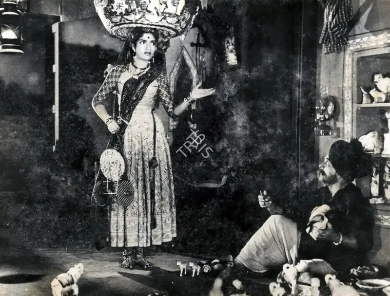 G. Balakrishna (Cinematographer), Do Ankhen Barah Haath, 1957, Photographic Still