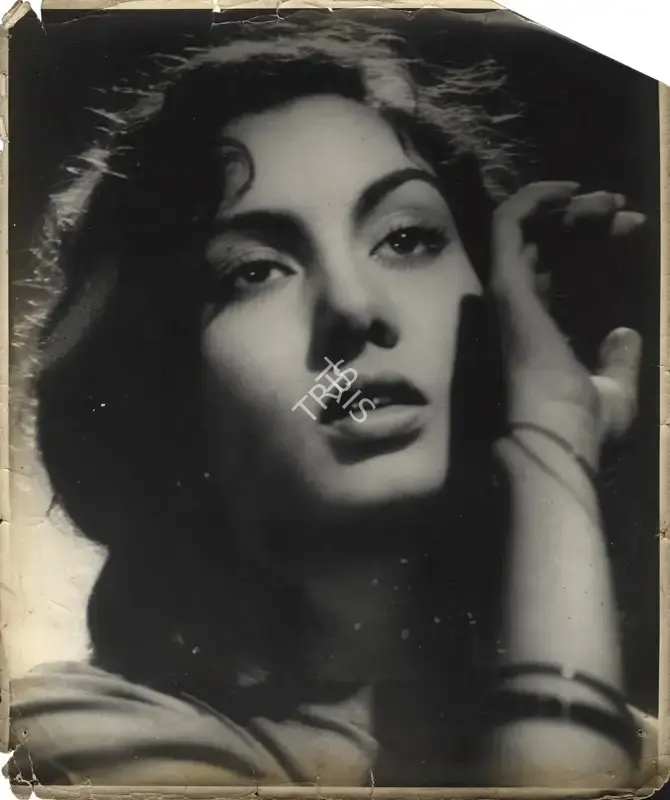 Jal Mistry (Cinematographer), Aandhiyan, 1952, Photographic Still