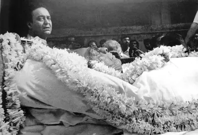 Unknown (Photographer). Ray's funeral with Soumitra Chatterjee in Attendance. 23 April 1992 | Contemporary Photograph | CinemaEducation | 00724399