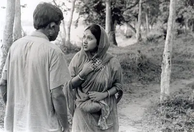 Soumendu Roy (Cinematographer), Ashani Sanket, 1973, Photographic Still