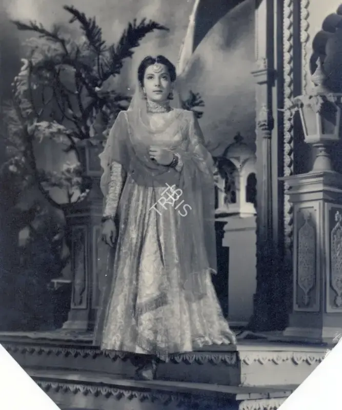 Faredoon A. Irani (Cinematographer), Humayun, 1945, Photographic Still