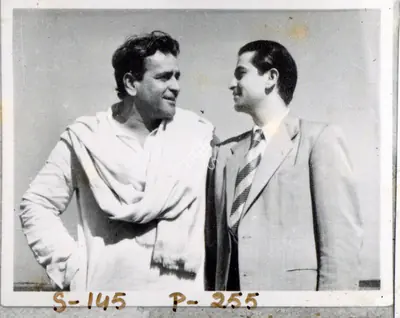 Unknown (Photographer). Raj Kapoor with Prithviraj Kapoor. | Photographic Still | CinemaEducation | 00749405