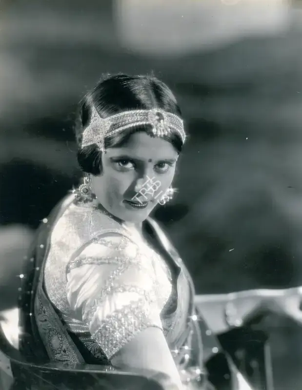 Moti B. Gidwani (Director), Do Aurate, 1937, Photographic Still