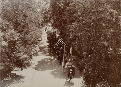 Studio Bourne & Shepherd (Photographic Studio), Procession entering His Highness's residence. The Troops, 1909, Antiquarian Photograph