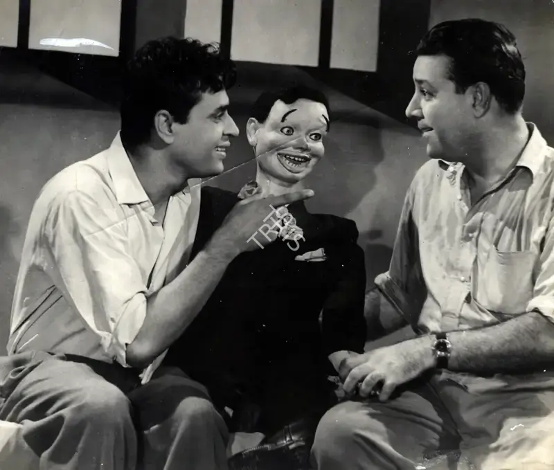 Vasant Nagesh Buva (Cinematographer), Akeli Mat Jaiyo, 1963, Photographic Still