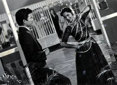 T.R. Joshi (Cinematographer), Kaun Apna Kaun Paraya, 1963, Photographic Still
